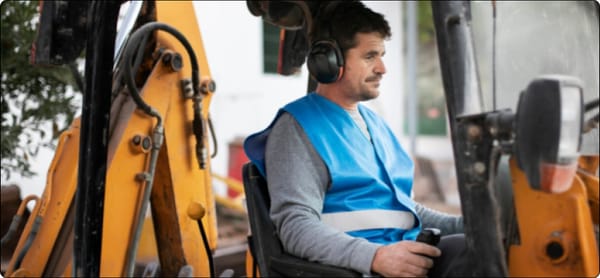 Чем отличается аренда самосвала от заказа вывозной машины